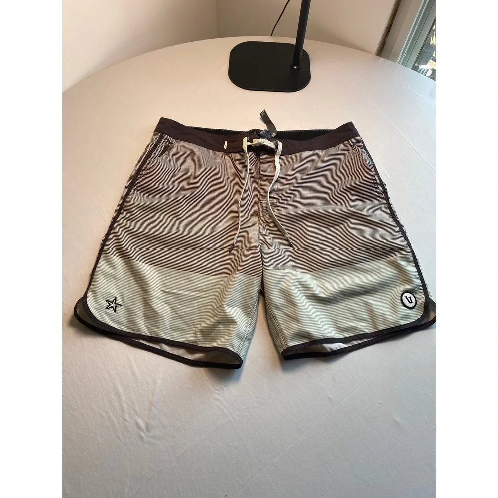 Vuori Mens Striped Board Shorts Brown Green Swim Trunks Size 34 V001